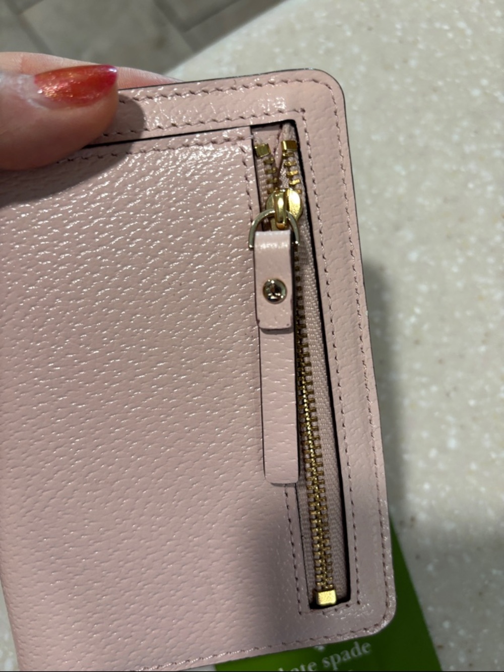 kate spade pale pink pebbled wallet with gold plaque - Picture 4 of 13